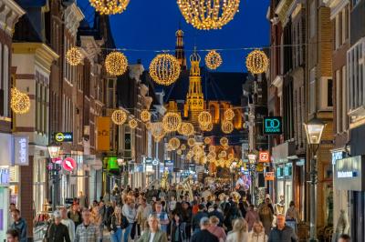 Shopping Night in de Langestraat met mensen.jpeg